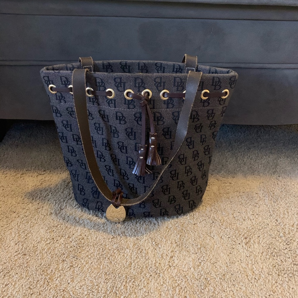 Gently used Dooney & Bourke bucket handbag